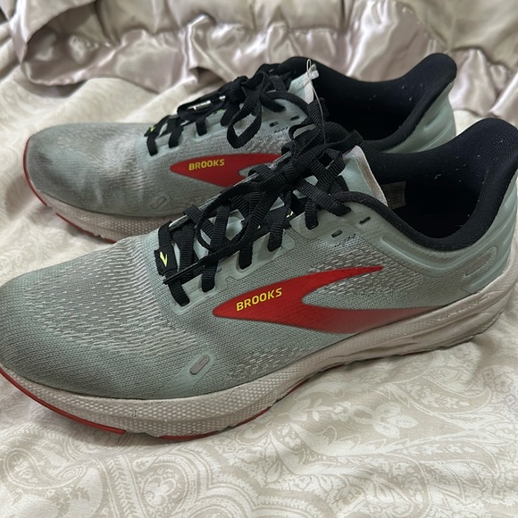 Men’s Brooks - Picture 1 of 6